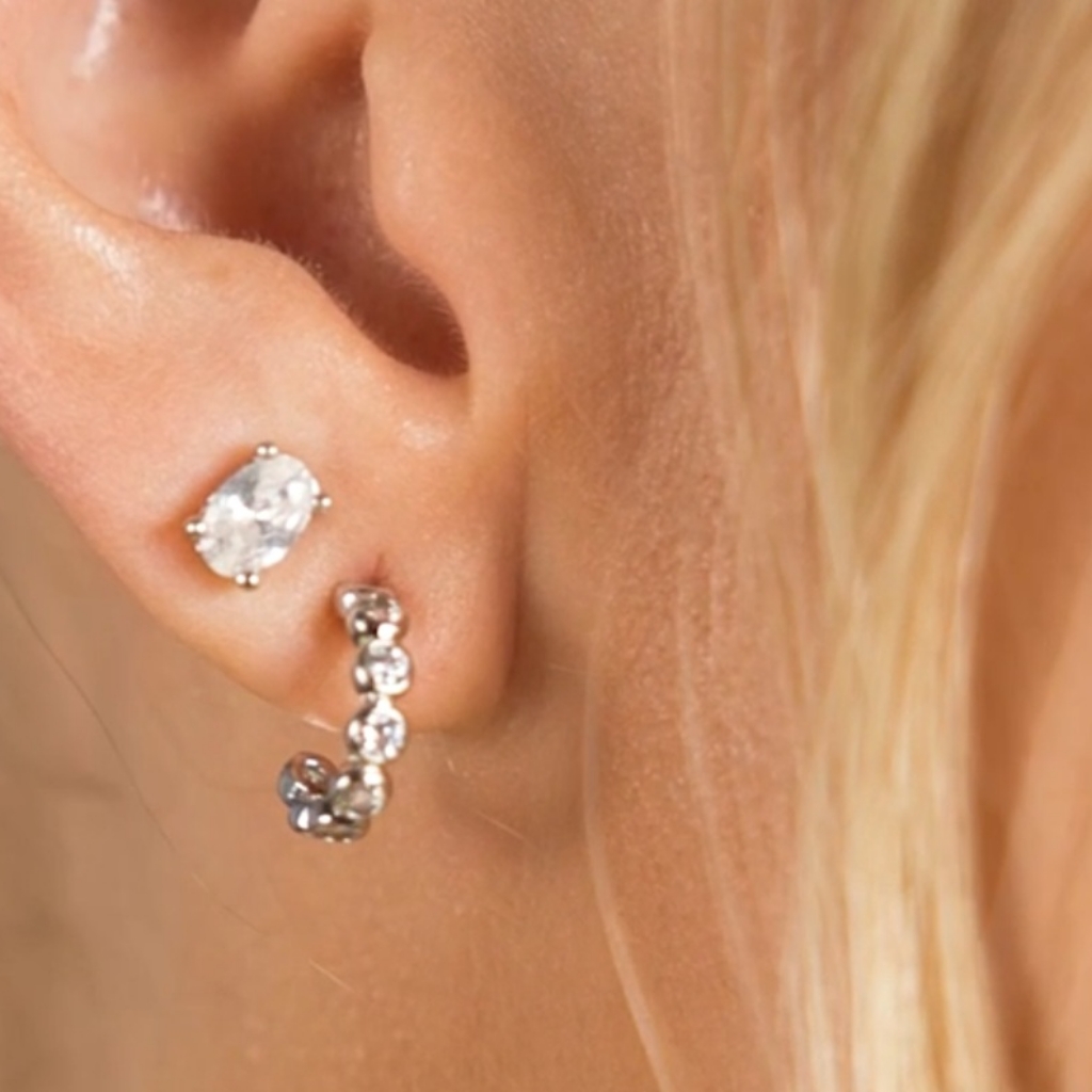 Elegant Silver Crystal Stud Earrings Baroness Huggies Melinda Maria Nwt 32$